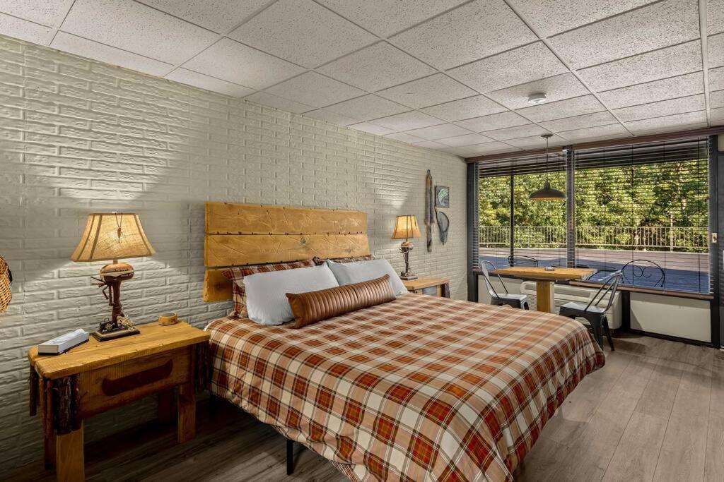 Stonegate Lodge King Bed, Wifi, 50In Roku Tv, Salt Water Pool Room #108 尤里卡斯普林斯 外观 照片