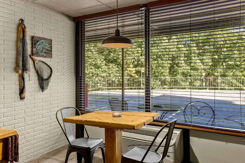 Stonegate Lodge King Bed, Wifi, 50In Roku Tv, Salt Water Pool Room #108 尤里卡斯普林斯 外观 照片